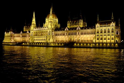 Hungarian Parliament Building At Night 4k Uhd Wallpaper