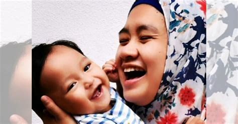 Pelbagai maklumat disediakan khasnya untuk mereka yang bakal bergelar ibu bagi panduan dan cara yang betul dalam menyusukan anak anda. Penyusuan Susu Ibu 'Cinta Tanpa Syarat' Buat Anak. Sakit ...