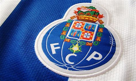 Política, religião, saúde, economia, finanças, ambiente, entre outros temas generalistas. FC Porto disponibiliza Dragão Arena para hospital de ...