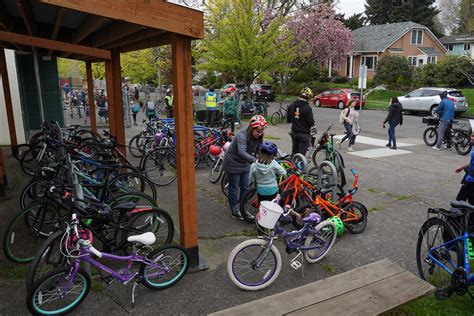 Portlands ‘bike Bus For Earth Day Nets Huge Turnout In Alameda