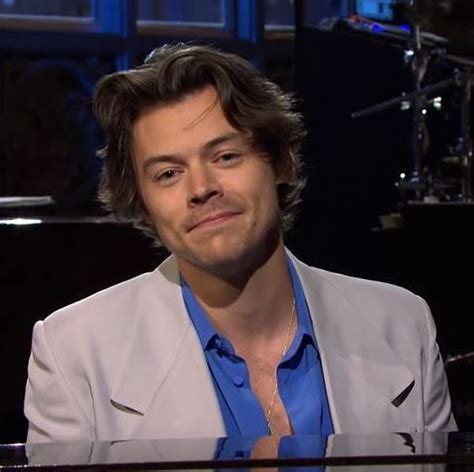 Harry styles cut his hair for his role in olivia wilde's movie, 'don't worry darling,' ﻿and fans are obsessed with the look. Pin by mandarinas on harry | Harry styles new haircut ...