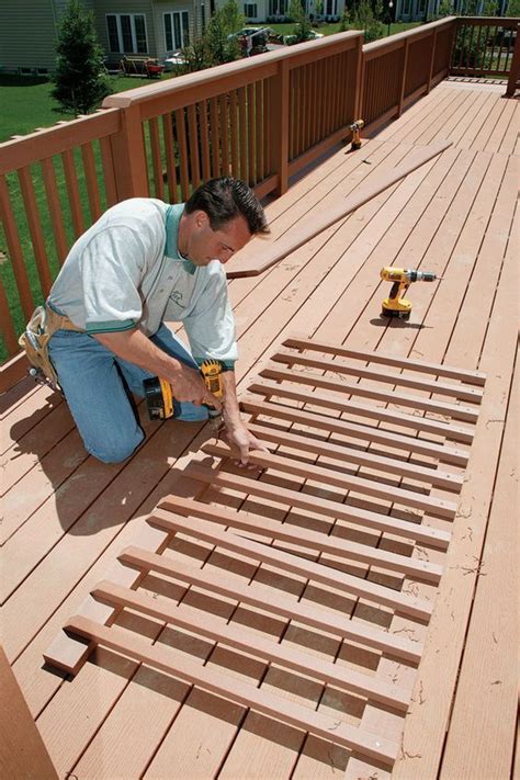 The finials were cleverly created using two kinds of furniture feet. 25+ Brilliant Design of Deck Railing Ideas for your ...