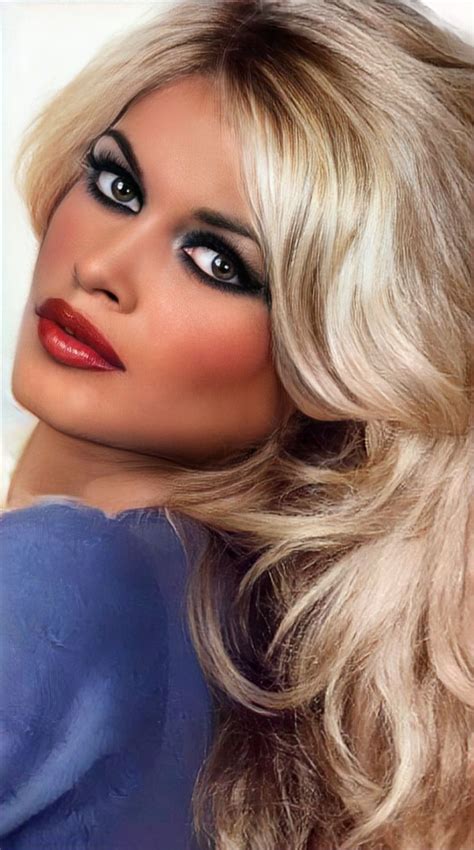 Beautiful Women Pictures Gorgeous Women Honey Blonde Hair Bleach