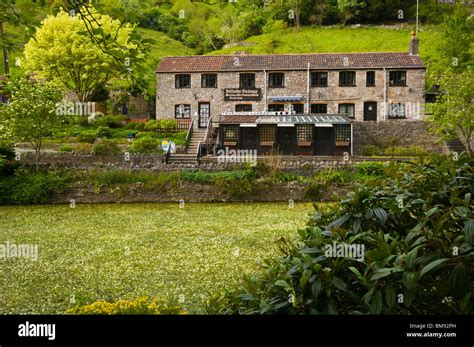 Hillside Cottage High Resolution Stock Photography And Images Alamy