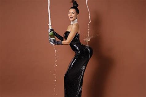 Kim Kardashian Bares All And Rules The Internet Latest Others News