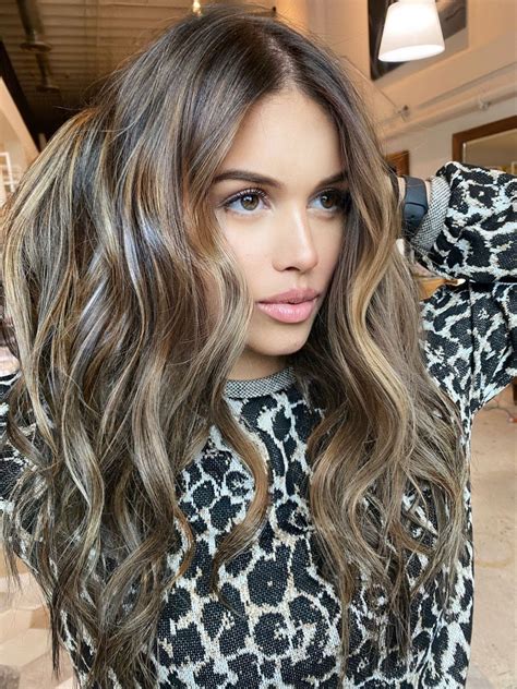 The first is to choose a hairstyle that fits or balances your face shape. Brunette Balayage @atmabeauty in 2020 | Balayage brunette ...