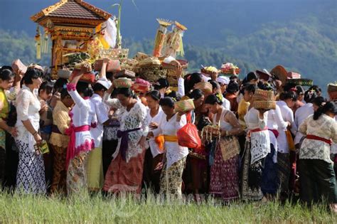 Upacara Melasti Di Pura Uludanu Bedugul Bali Foto 17 1096122