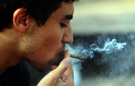 Los Escolares Que Se Inician En El Cannabis Superan A Los Que Empiezan Con El Tabaco