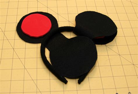 One Creative Housewife Diy Mickey And Minnie Mouse Ears Homemade