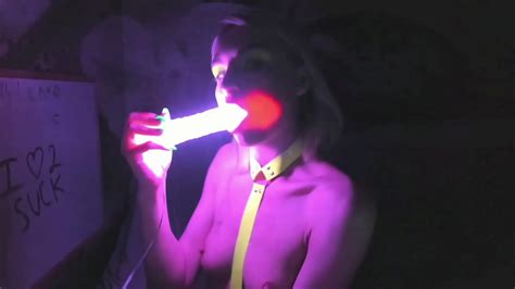 Kelly Copperfield Deepthroats LED Glowing Dildo On Webcam XVIDEOS