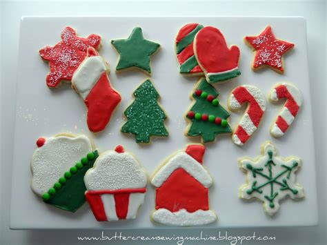 You are seeing two batches split up into three equal parts in the picture above. Buttercream and a Sewing Machine: Decorating Christmas Cookies