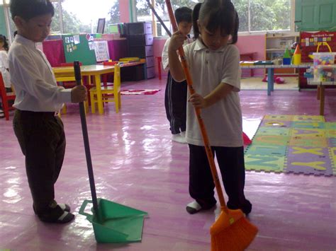 Malah di luar negara, latihan dalam perkhidmatan dalam pengurusan bilik darjah kerap diadakan Prasekolah: Rutin Harian