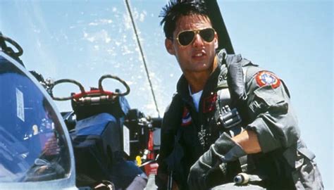 Literally every detail that guy is dialed in on, teller says of his miles teller is certainly feeling the need for speed, but he may also feel the need for a breather after working with tom cruise on top gun: Top Gun le film culte qui a lancé la carrière de Tom Cruise