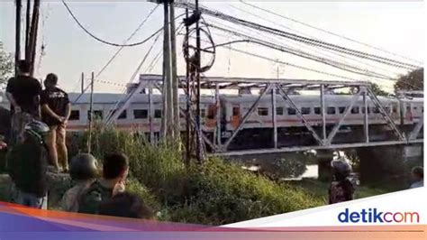 Kondisi Terkini Tkp Kecelakaan Ka Brantas Vs Truk Lokomotif Sudah