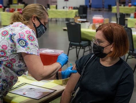 Tennessee Covid 19 Vaccine Floodgates Open Residents Rush To Register