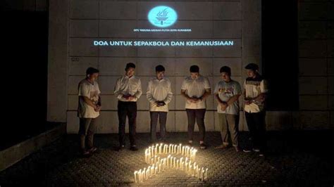 Prihatin Tragedi Kanjuruhan Taruna Merah Putih Surabaya Nyalakan Lilin Dan Doa Bersama PDI