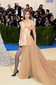 MET Gala: Así ha sido la evolución de los looks de Gigi Hadid | Vogue ...
