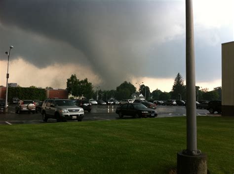 File:Springfield, MA Tornado 2011, June 1.jpg - Wikipedia