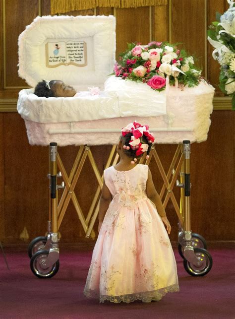 At Funeral Of Slain 1 Year Old Londyn Samuels Mourners Remember Happy