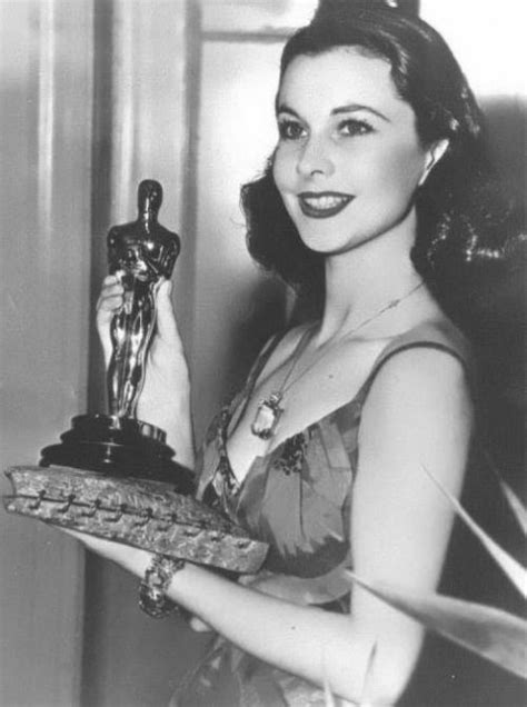 Vivien Leigh And Her Oscar For Gone With The Wind At The 1940 Academy