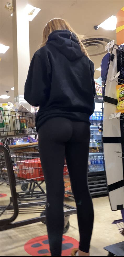 Teen Wearing Leggings In Grocery Store Spandex Leggings And Yoga Pants