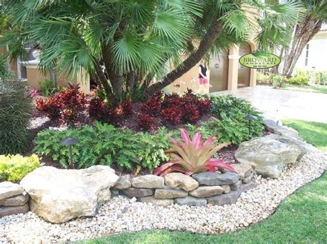 Wonderful Tropical Landscaping Ideas For Garden35 Tropical