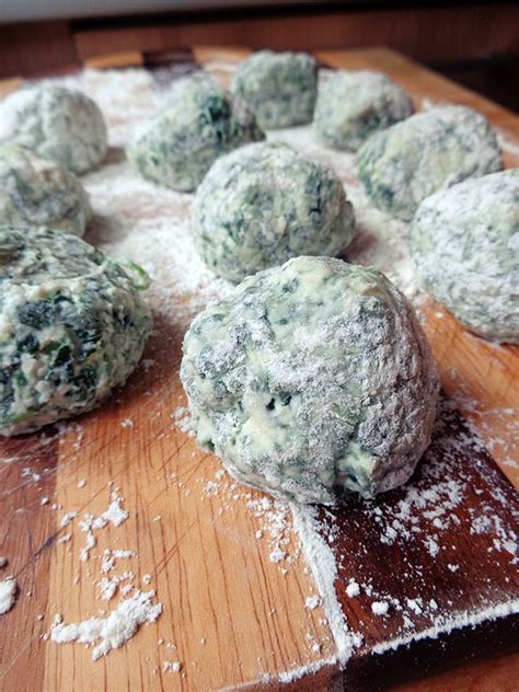 Gnudi di ricotta e spinaci. Gnudi agli spinaci - ricetta toscana facile e buona ...