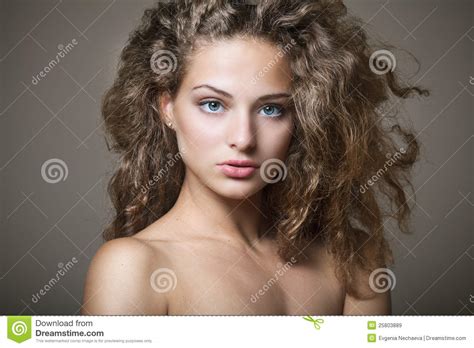 Scarica un video a tema beautiful girl with curly hair da 29.000 secondi a 24 fps. Beautiful Young Girl With Curly Hair Stock Image - Image ...