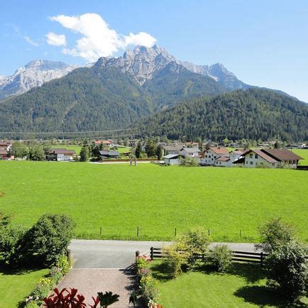 Experience the unique nature in the mountains and at the lake caldaro or enjoy the enormous variety of wines along the south tyrolean wine road! Haus Winkler - Waidring