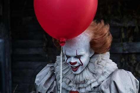 Bill Skarsg Rds Pennywise Scared The Joy Of Acting Out Of James Mcavoy Syfy Wire