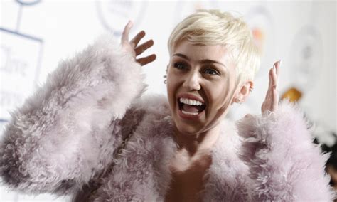 Ill Hospitalized Miley Cyrus Postpones More Shows Daily Mail Online