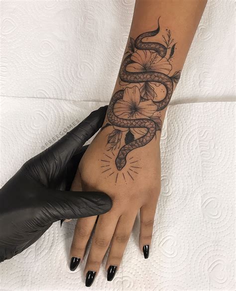 Tatuagem De Cobra E Flores Tatuagem De Cobra Tatuagem Mulher Tatuagem