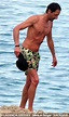 Adrien Brody hilariously turns a blind eye to nude paddle-boarder in ...