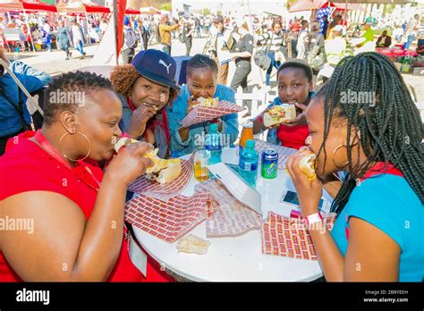 Soweto South Africa September 8 2018 Diverse African People At A Bread Based Street Food