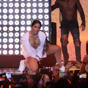Oops Singer Anitta Nip Slip At Music Awards In Rio De The Best