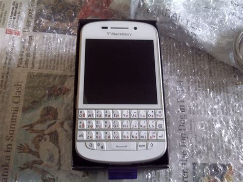 Unboxing My New Blackberry Q10 White Colour Youtube