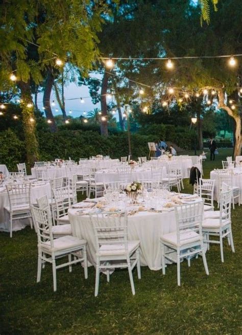 En este último caso, existe un protocolo mayor, por lo que son muchas las novias que prefieren un ambiente más relajado para su gran día. 7 buenas ideas para organizar tu boda al aire libre ...
