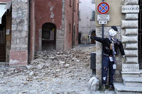.un incendie, un tremblement de terre, qui aurait jeté à la rue des centaines de blessés et de un souffle puissant est au dehors; Tremblement de terre en Italie : aucune victime mais des ...