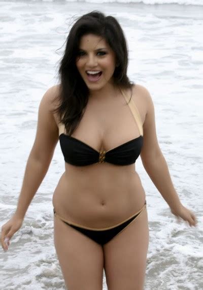 Sunny Leone Hot Bikini Images In Beach