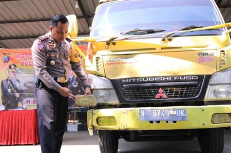 Loker soper toko probolinggo hari ini : Loker Soper Truck Jember Hari Ini : Minat Jadi Supir Bus Malam Po Pahala Kencana Lagi Buka ...