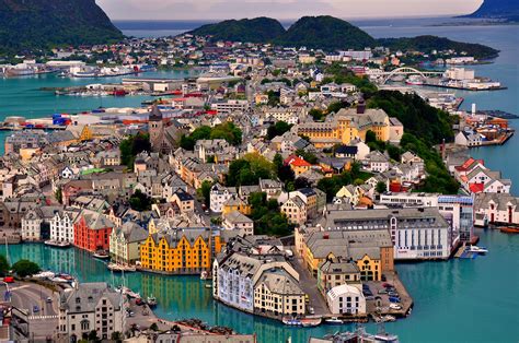 Aalesund Helicopter Charter Tours And Sightseeing From Alesund In Norway