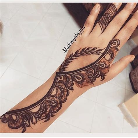 Mailanji , a ceremony at the bride's home when the bride's hands are beautifully decorated with mehendi or henna after which she goes for her ceremonial bath. Die besten 25+ Mhendi design Ideen auf Pinterest | Mehadi ...