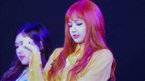 Keep a hair serum or a hair oil by your bed so you never forget to apply it, by spreading it along the lengths black liners are out and coloured liners are in, especially in blue shades like the one lisa is rocking in this. 170609 워크샵 리사 Blackpink Lisa new hair colors 😻 - YouTube
