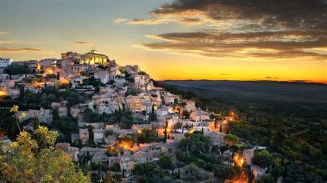 Gordes, France - Windows Spotlight Images | Best vacation destinations