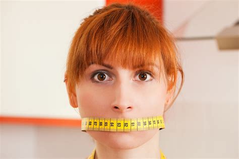 7 Warning Signs And Symptoms You Are Suffering From An Eating Disorder Mental Health Articles