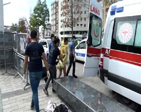 Taksim Meydanı nda çıplak kadın şoku Çıplaka kadın görenleri şaşkına