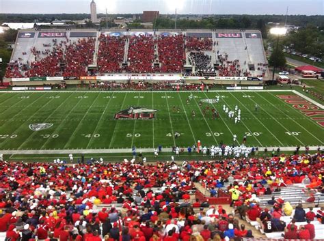 Niu Tries Cash Prizes To Lure Students To Football Games Chronicle Media