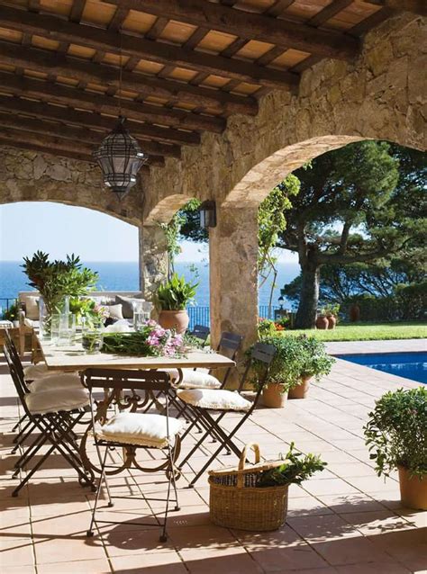 30 Lovely Mediterranean Outdoor Spaces Designs