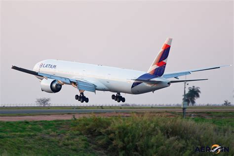 Fala turma, se liga no interior do boeing 777 da latam brasil. LATAM 777-300ER 20092603 | AEROIN