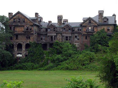 Creepy Abandoned Mansion Pics